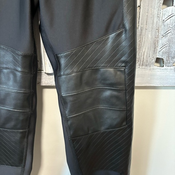 Alo Airlift Black Winter Warm Fleece High-Waist Supermoto Faux Leather Legging - Picture 10 of 14